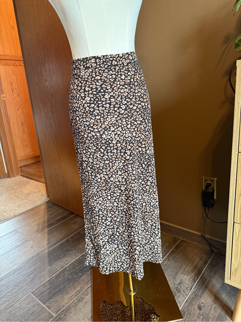SHEIN Black Midi Skirt with Cream and Light Tan Cheetah Print